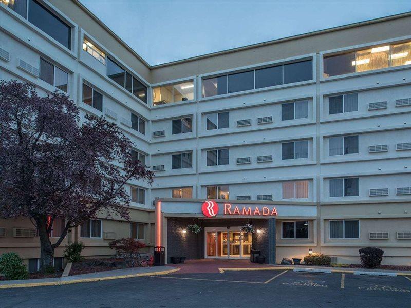 Ramada By Wyndham Downtown Спокейн Екстериор снимка