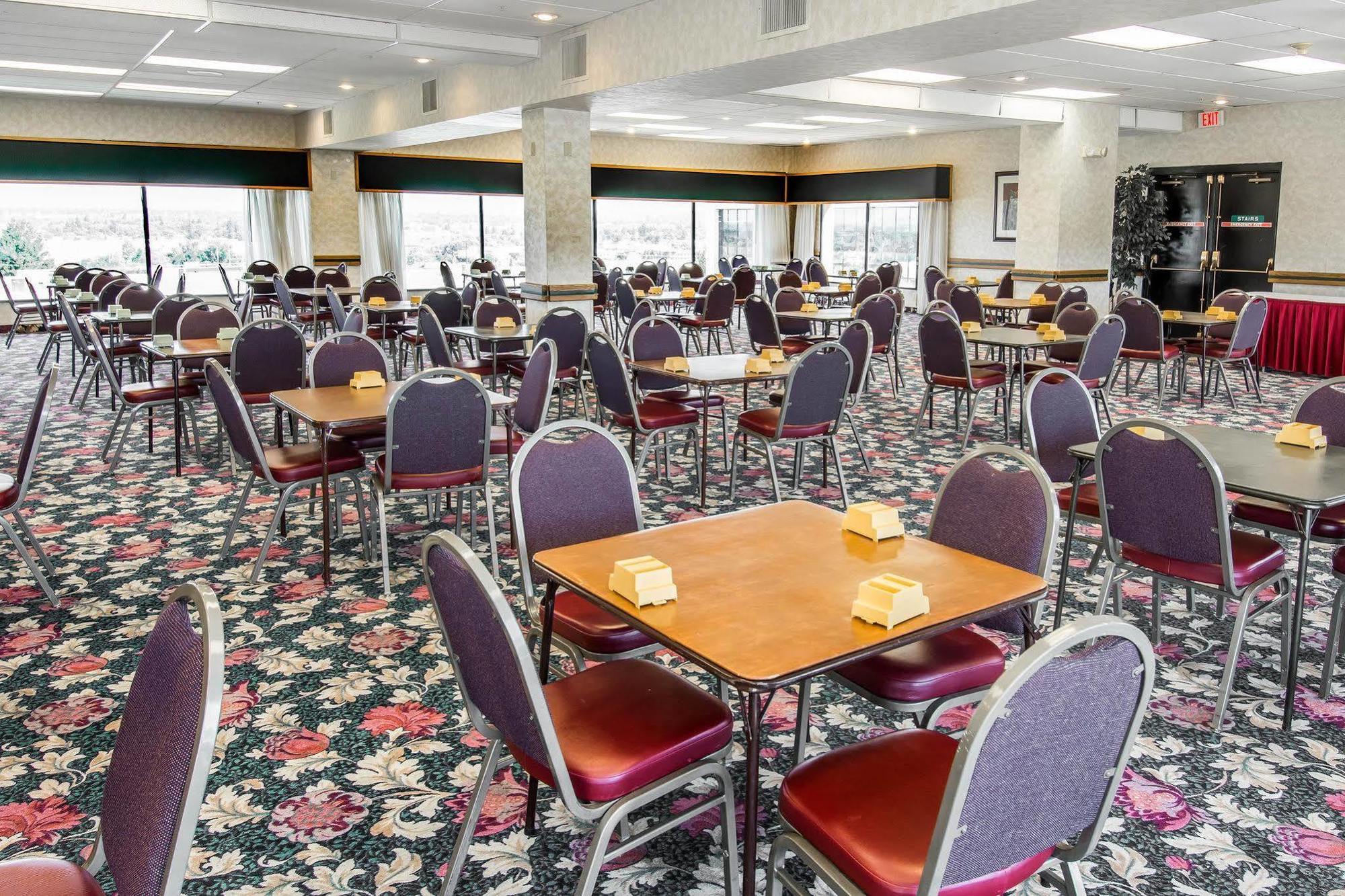 Ramada By Wyndham Downtown Спокейн Екстериор снимка