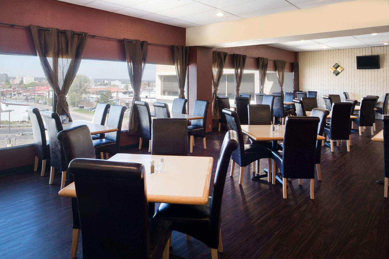 Ramada By Wyndham Downtown Спокейн Екстериор снимка