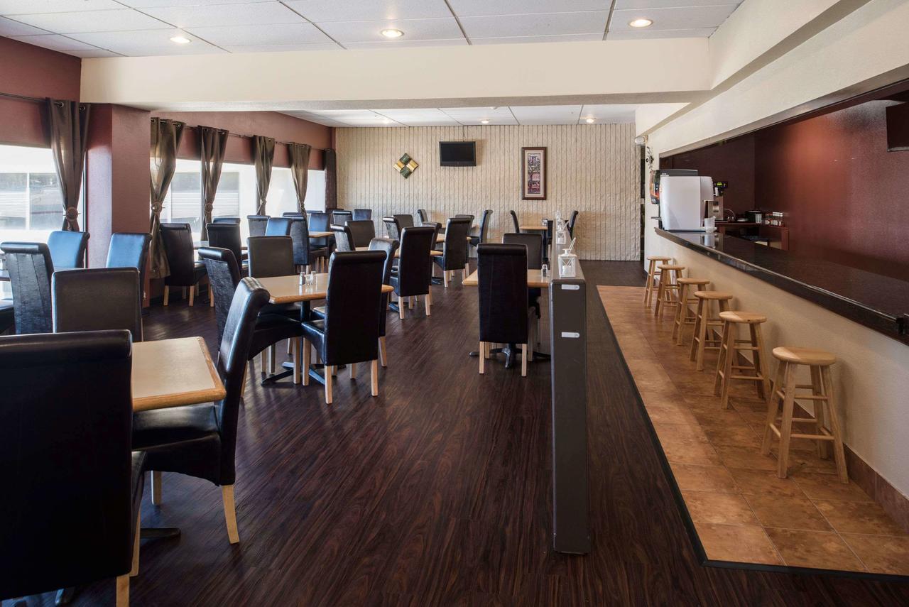 Ramada By Wyndham Downtown Спокейн Екстериор снимка
